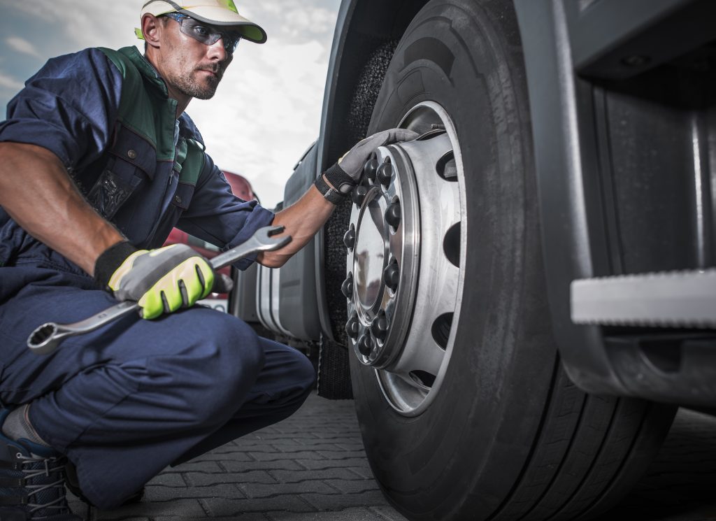 checking semi truck air pressure